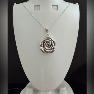Sterling Silver 925 Rose Pendant Necklace 50cm.